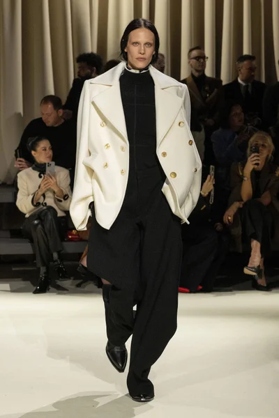 Look 11